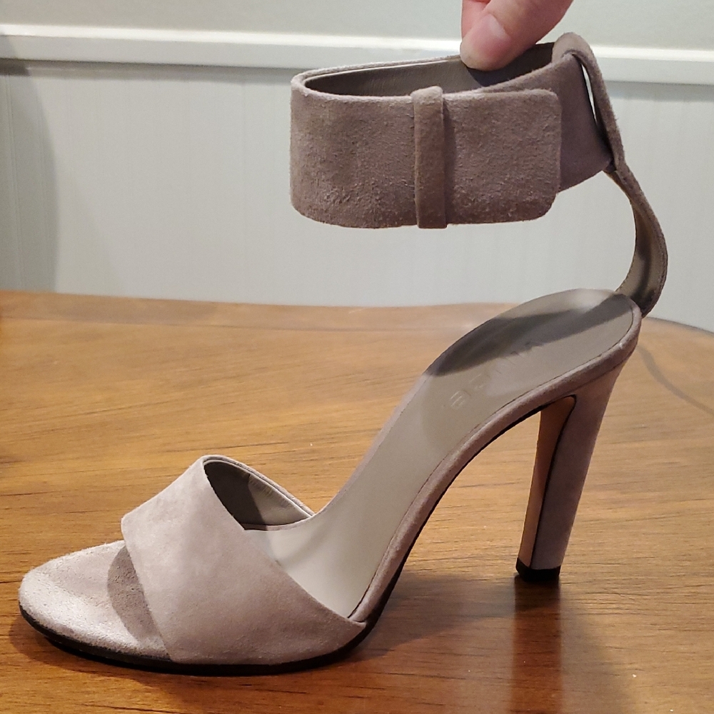 WBox Vince suede GITA peep toe Heels In Taupe